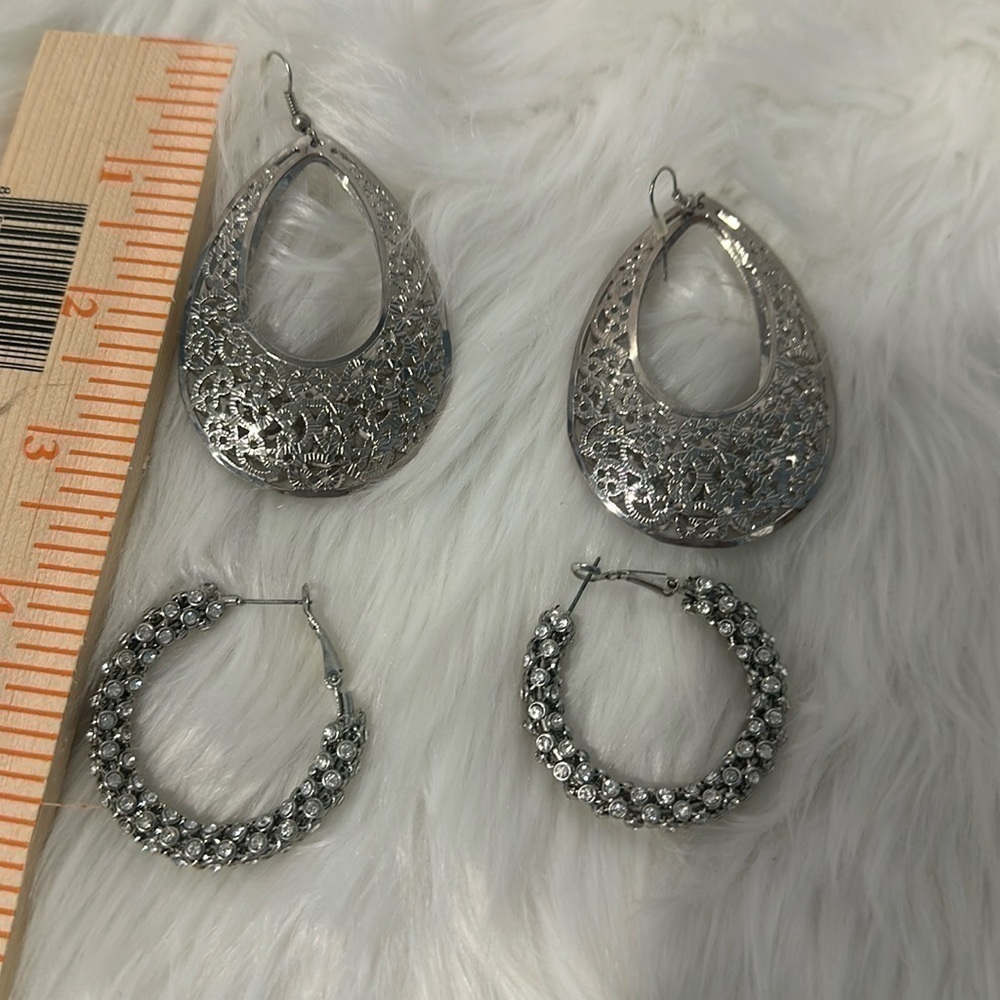 Two sets of women’s silver hoop earrings like a new